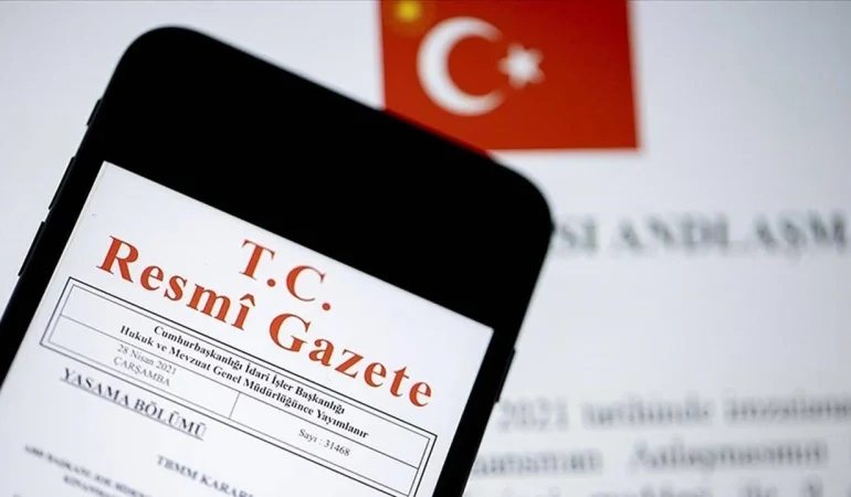 17794310978611746253705646turkiye-ile-kuzey-kibris-arasinda-imzalanan-milletlerarasi-anlasma-resmi-g.webp