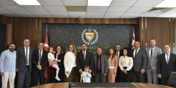 Tarım ve Doğal Kaynaklar Bakanı Hüseyin Çavuş, Bakanlık Personelinin Bayramını Kutladı