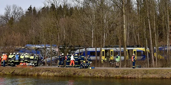 Belçika’da Tren ile Okul Servisi Çarpıştı4 Ölü