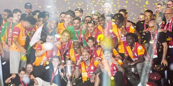 İşte Galatasaray Kupa Töreni Canlı Anlatımı…