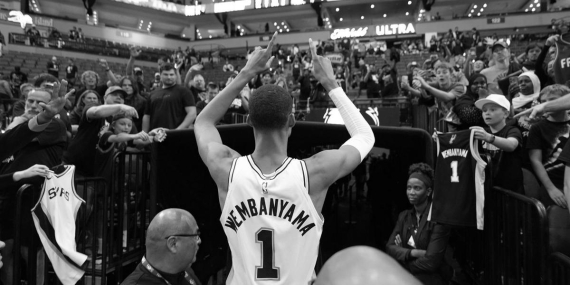 NBA’de Timberwolves’u eleyen Spurs, Batı Konferansı finaline yükseldi