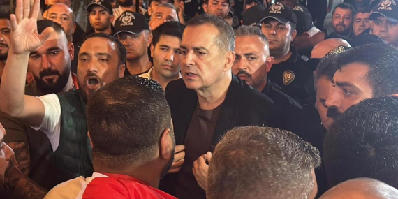 Antalyaspor taraftarları, başkan Perçin’e tepki gösterdi