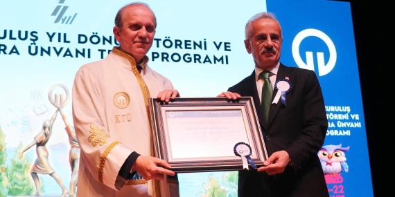 Bakan Uraloğlu’na Karadeniz Teknik Üniversitesince fahri doktora ünvanı verildi