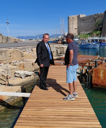 ataoglu-girne-antik-limaninda-yurutulen-iskele-yapim-calismalarini-inceledi.jpeg