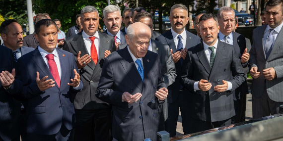 Bahçeli, Ülkücü Şehitler Anıtı’nı ziyaret etti