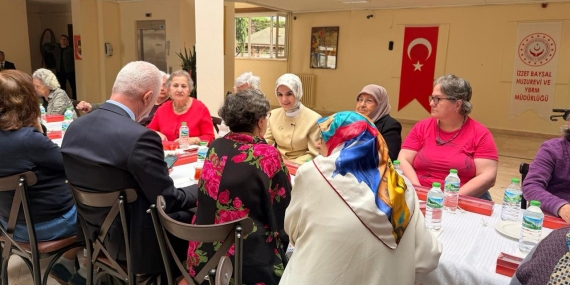 Bakan Göktaş’tan huzurevine Anneler Günü ziyareti