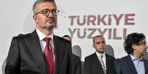 İletişim Başkanı Duran, “Fatih Sultan Mehmet ve İstanbul’un Fethi” temalı deneyim çadırını ziyaret etti