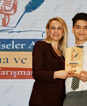 cumhurbaskanliginda-5-liselerarasi-siir-okuma-ve-siir-yazma-yarismasi-yapildi.jpeg