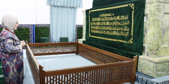 Emine Erdoğan, Hoca Ahmet Yesevi Türbesi’ni ziyaret etti