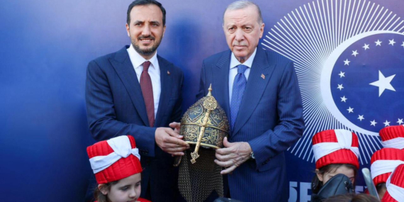 Cumhurbaşkanı Erdoğan’a özel hazırlanan miğfer hediye edildi