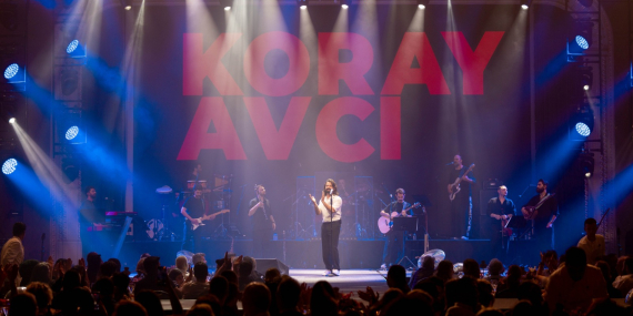 Koray Avcı ile Merit Royal Dıamond’da coşku dolu bayram