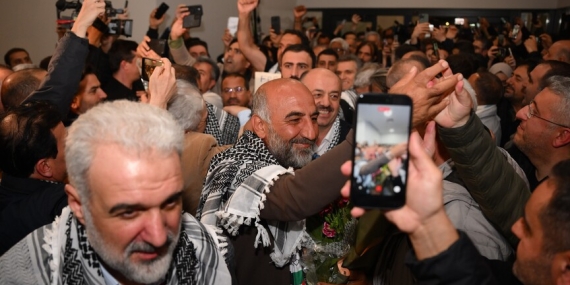 İsrail saldırısında alıkonulan Küresel Sumud Filosu aktivistleri Türkiye’ye getirildi