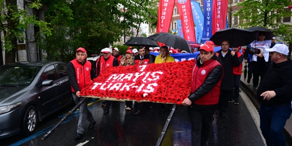 İstanbul’da bazı sendikalar 1 Mayıs Emek ve Dayanışma Günü’nü kutladı
