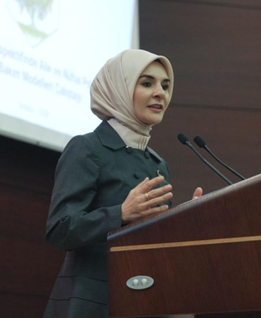 mahinur-ozdemir-goktasaa-2461098.jpg