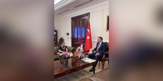 İçişleri Bakanı Çiftçi, Down sendromlu Kısmet’i Bakanlıkta ağırladı