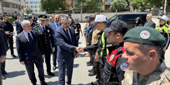 İçişleri Bakanı Çiftçi, emniyet ve jandarma personeliyle bayramlaştı