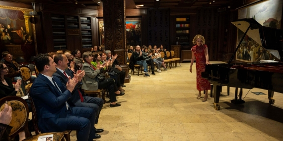 Piyanist Rüya Taner, Üsküp’te konser verdi