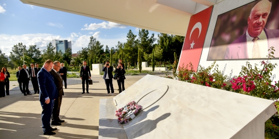 RTÜK Başkanı Mehmet Daniş, Küçük ve Denktaş’ın anıt mezarlarını ziyaret etti