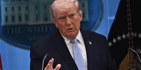 Trump, AB menşeli otomobil ve kamyonlara uygulanan tarifeleri yüzde 25’e çıkaracağını açıkladı
