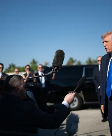 trump-hurmuz-bogazinda-mahsur-kalan-tarafsiz-ulkelere-ait-gemilerin-cikisina-yardim-edeceklerini-aci.webp