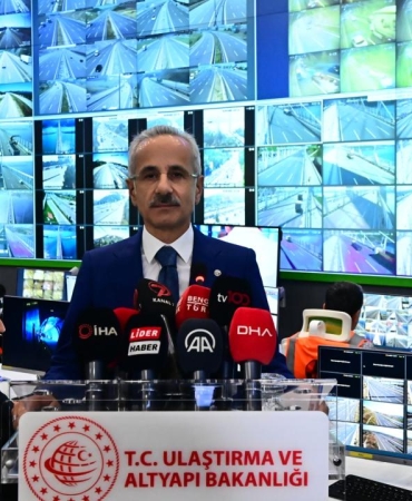 ulastirma-ve-altyapi-bakani-uraloglu-2461331.jpg