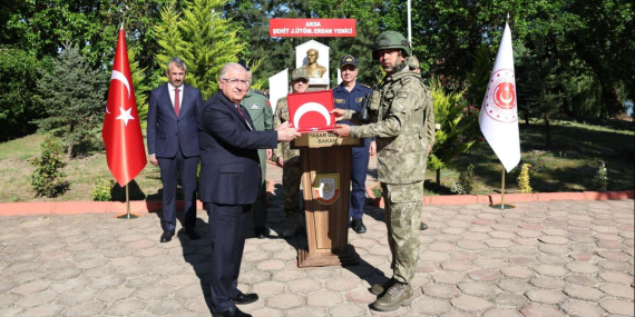 Milli Savunma Bakanı Güler, Mehmetçikle bayramlaştı