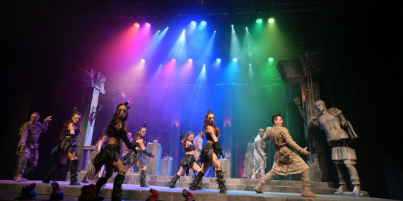 22. Kıbrıs Tiyatro Festivali “Büyük Romulus” Oyunuyla Perde Açtı