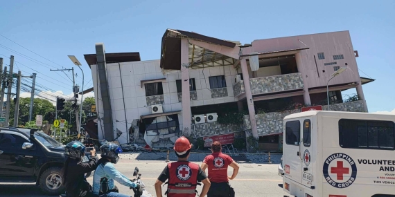 Filipinler’de 7,8 Büyüklüğünde Şiddetli DepremTsunami Uyarısı Yapıldı