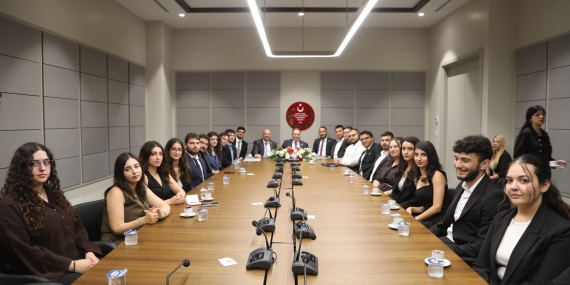 Cumhuriyet Meclisi’nde gençlerle buluşma‘Sorunlarımızı çözün’