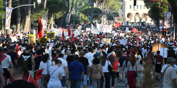Arnavutluk’ta 4 Milyar Dolarlık Turizm Projesine Karşı Protestolar 10. Gününde