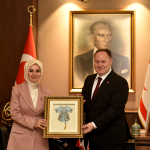 1781787185488Meclis-Ba-kan-zt-rkler-T-rkiye-Cumhuriyeti-Aile-ve-Sosyal-Hizmetler-Bakan-G-kta-kabul-e.jpeg