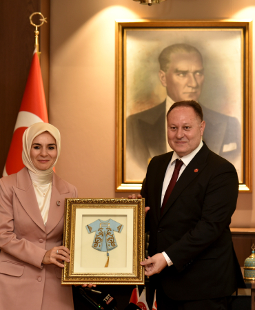 1781787185488Meclis-Ba-kan-zt-rkler-T-rkiye-Cumhuriyeti-Aile-ve-Sosyal-Hizmetler-Bakan-G-kta-kabul-e.jpeg