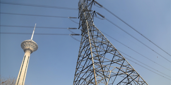 Tahran’da tasarruf tedbirlerine uymayan 30 kamu kurumunun elektriği kesildi