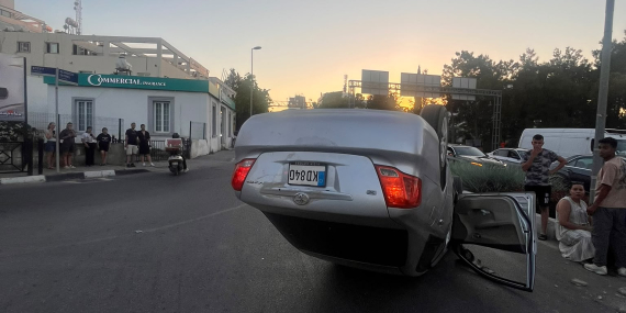 Girne’de trafik kazasıAraç takla attı