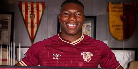 Göztepe, Sinclair Armstrong parlatmak istiyor