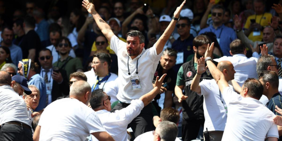 Fenerbahçe’de seçimin ilk gününde üyeler arasında gerginlik yaşandı