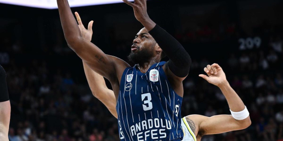 Anadolu Efes, Jordan Loyd’un sözleşmesini uzattı