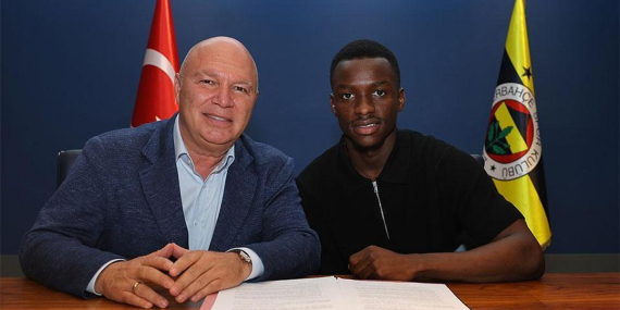 Fenerbahçe, genç yetenek Amara Diouf ile 5 yıllık sözleşme imzaladı