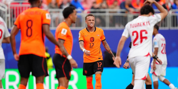 Hollanda, grubunu lider tamamladı
