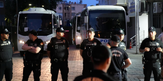 Buca’da belediye memurunun 13 yarış atına sahip olduğu ortaya çıktı