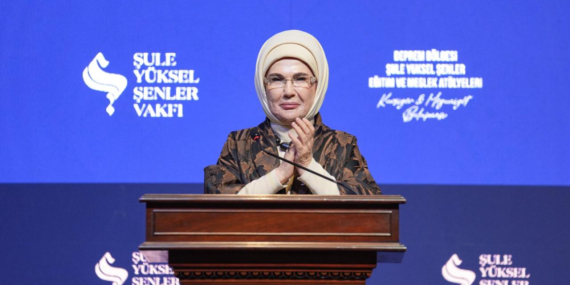 Emine Erdoğan, Şule Yüksel Şenler Vakfının “Kursiyer ve Mezuniyet Buluşması”na katıldı