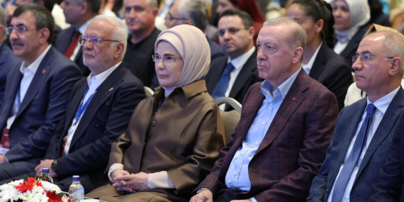 Emine Erdoğan: Yeni yol haritasının ülkemizin geleceğine katkı sunmasını temenni ederim