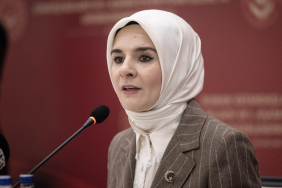 mahinur-ozdemir-goktasaa-2434446.jpg