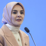 mahinur-ozdemir-goktasaa-2455434.jpg