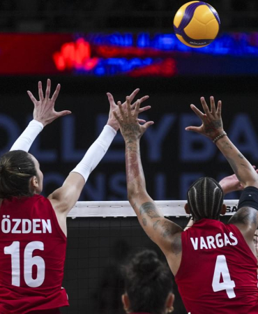 voleybol-filenin-sultanlari-aa-2470330.jpg