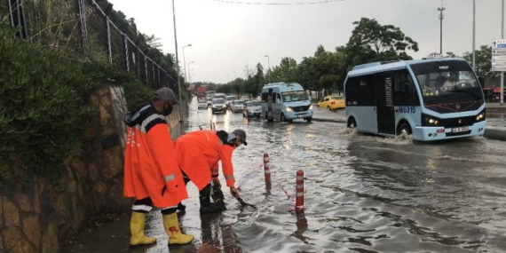 Üsküdar Sahaflar Çarşısı ve Harem Sahil Yolu’nu Su Bastı