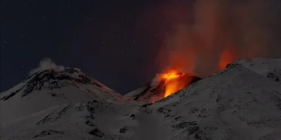 İtalya’da Etna Yanardağı Yeniden Harekete GeçtiUçuşlar Askıya Alındı