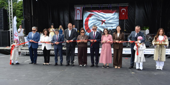 Başbakan Ünal Üstel Londra’da Kıbrıs Türk Festivali’ne Katıldı“Sizler Bizim Gönüllü Elçilerimizsiniz”