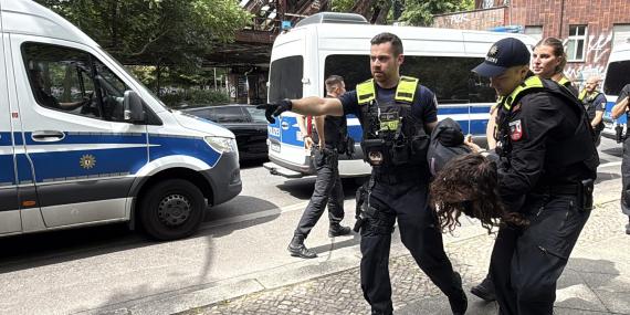 Berlin’de Rheinmetall protestosuna polis müdahalesi