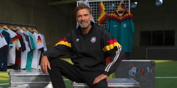 Jürgen Klopp futbola geri döndü!